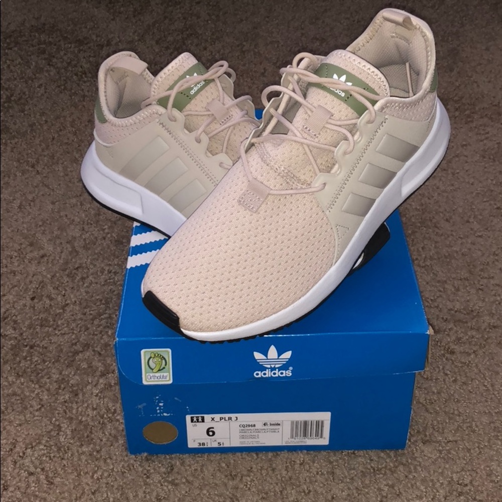Adidas Sneakers